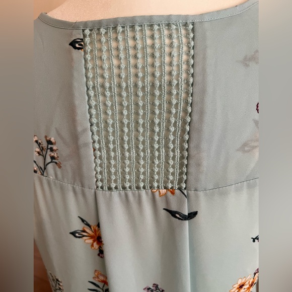 Daniel Rainn Estefany Lace Detail Split Neck Blouse Size Large - Picture 4 of 7